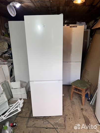 Холодильник Indesit