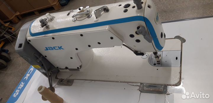 Продам швейную машинку Jack F4