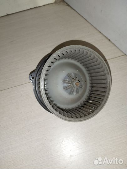 Моторчик печки Toyota Avensis 1