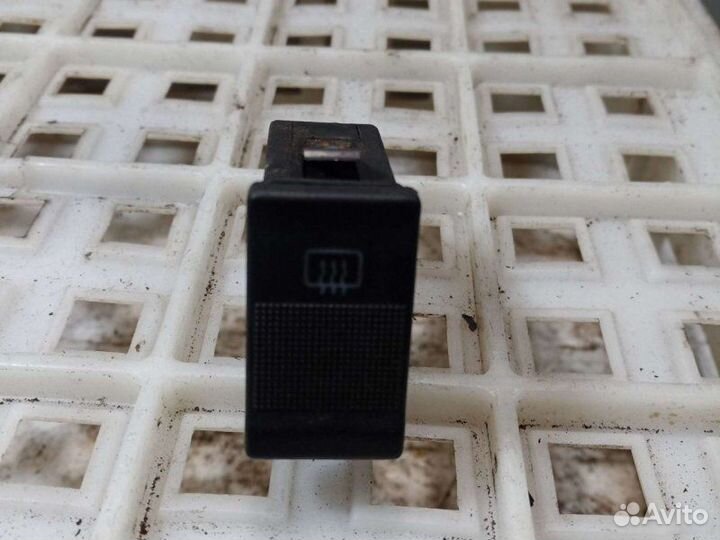 Кнопка подогрева стекла задняя Audi А6 С4