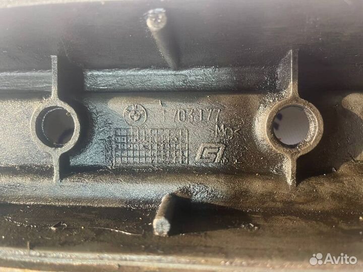 Клапанная крышка левая на BMW