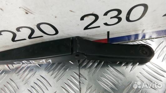 Щеткодержатель лобового стекла volkswagen golf plu