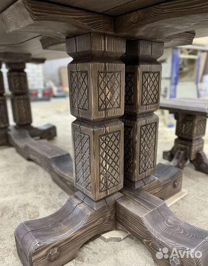 Стол из массива дерева