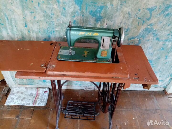 Швейная машинка со столом