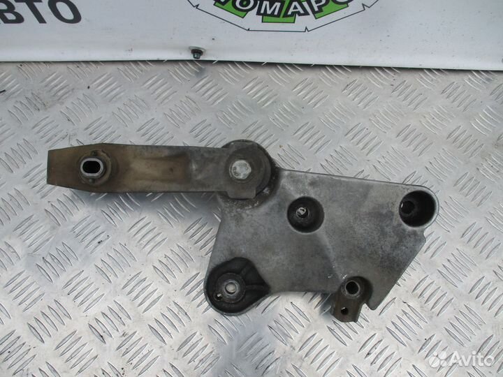 Кронштейн двигателя правый Renault Laguna 2 1.9