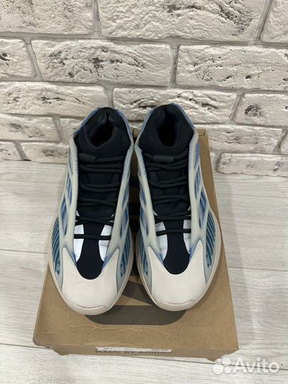 Кроссовки adidas yeezy boost 700 v3