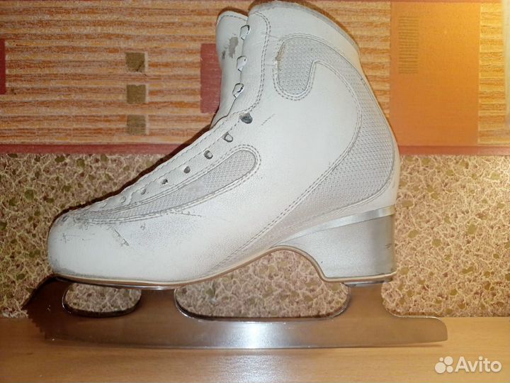 Фигурные коньки edea ice fly 235