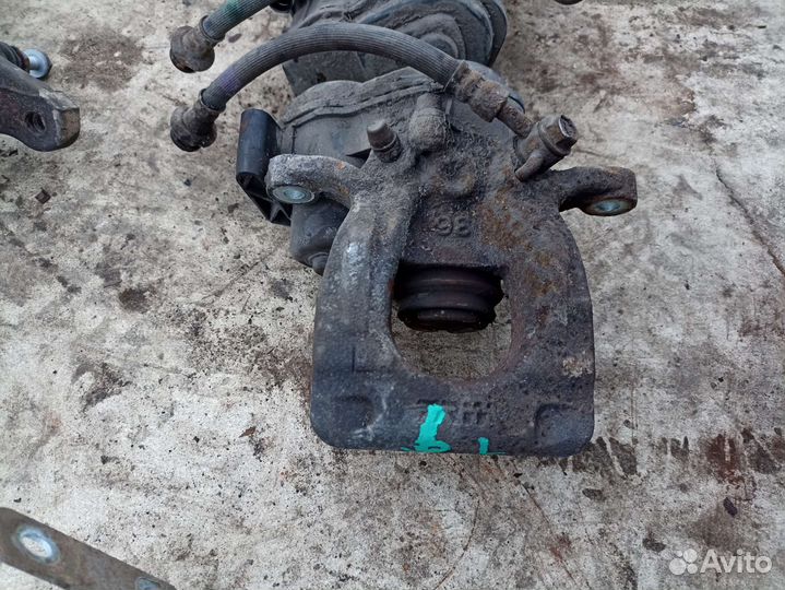 Задний суппорт от Ниссан Кашкай J11