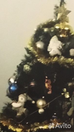 Елка искусственная с шишками и украшениями