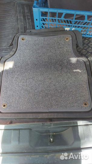 Автомобильные коврики универсальные