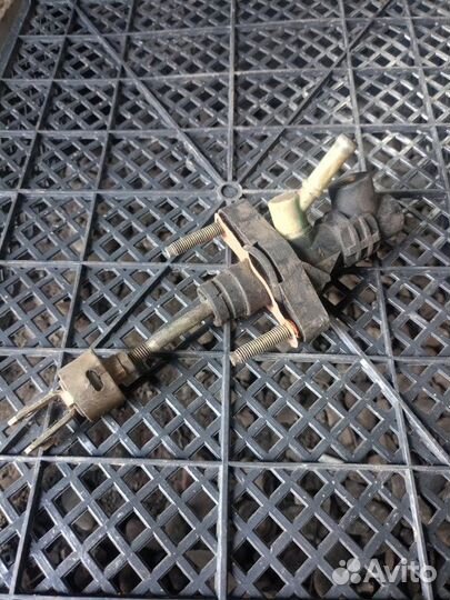 Главный цилиндр сцепления Toyota Corolla ZZE120