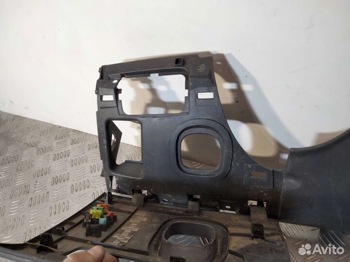 Накладка торпеды нижняя левая Megane 2