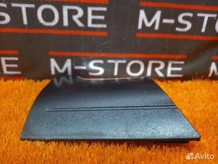 Молдинг на крыло передний левый Volkswagen Touareg