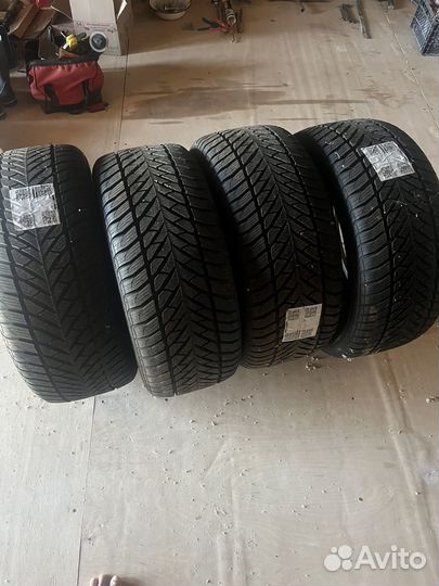 Goodyear UltraGrip 5 255/45 R18