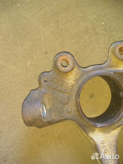 Кулак поворотный правый Ford Focus 2