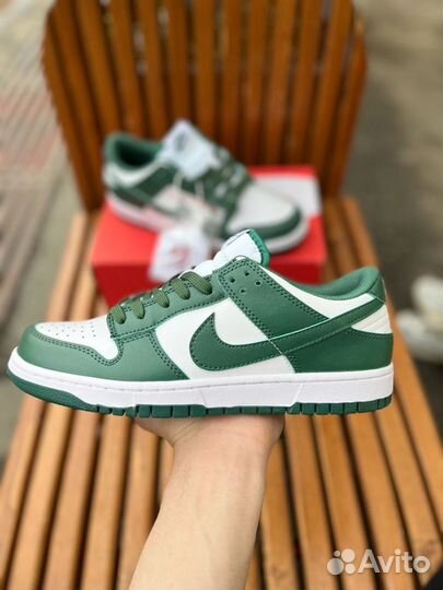 Кроссовки Nike SB Dunk Low Team Green Michigan