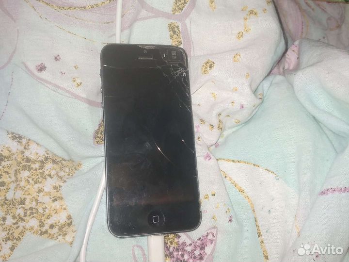 Телефон iPhone 5c