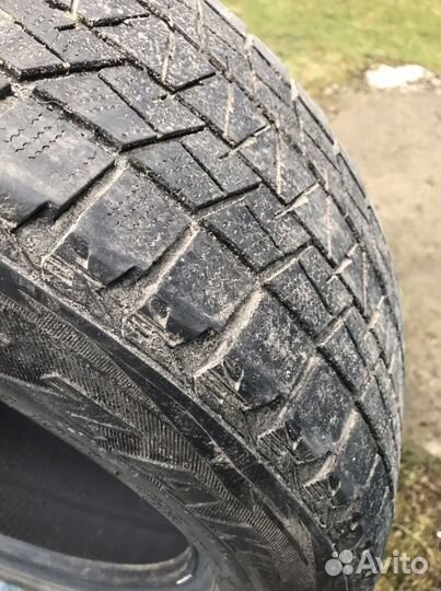 Bridgestone Blizzak DM-V1 235/60 R18 R