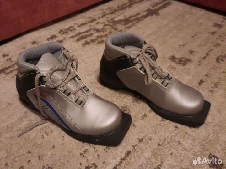 Лыжные ботинки