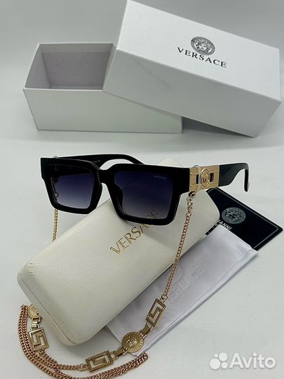 Солнцезащитные очки versace