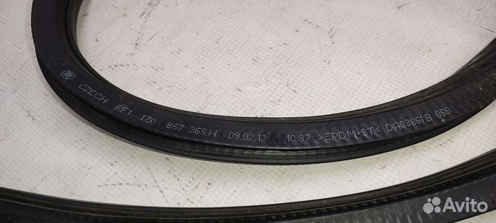 Уплотнитель проема двери перед Skoda Octavia A5