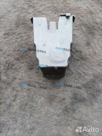 Накладка замка капота BMW 3 F30/F31/F34 рест. 2018