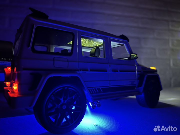 Машинка гелик с дымом 28 см новая