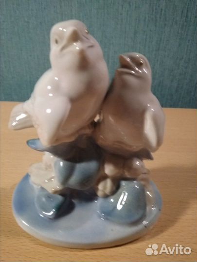 Фарфоровая статуэтка Песнопение