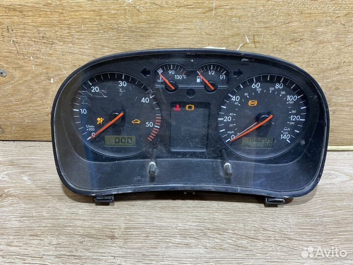 Панель приборов Volkswagen Golf 4 дизель 1121144