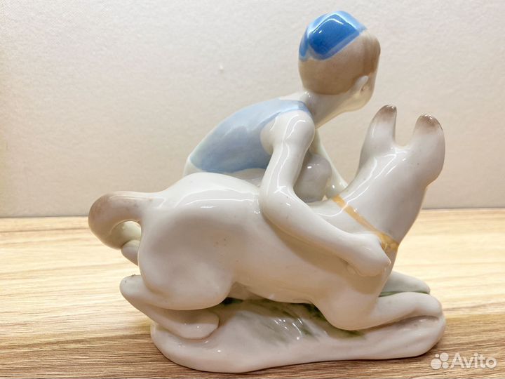 Статуэтка юный пограничник с собакой лфз