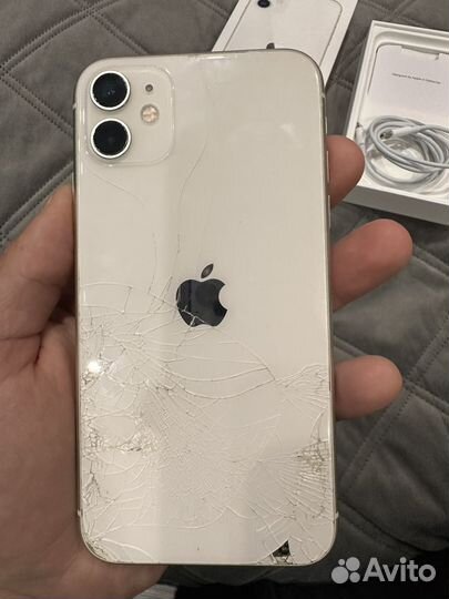 iPhone 11, 64 ГБ