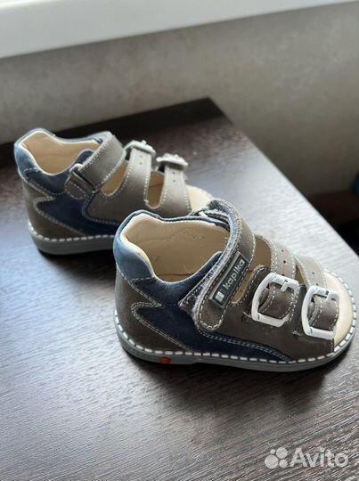 Детские босоножки