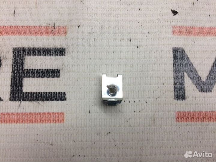 Клипса панели приборов Bmw 5-Series E60 M54B25