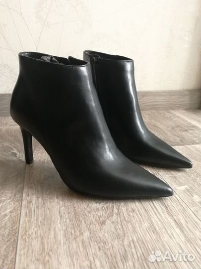 Продаются ботильоны