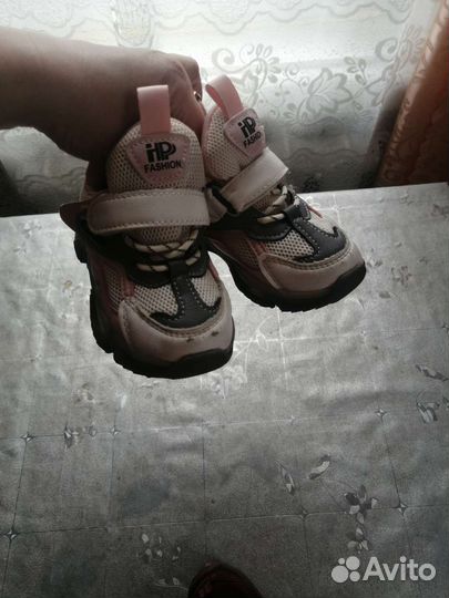 Кроссовки детские 24 размер