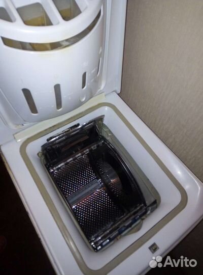 Стиральная машина аристон (на запчасти)