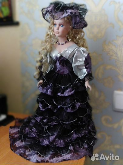 Коллекционная фарфоровая куколка 40 см из Европы