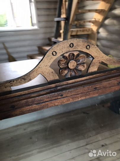 Зеркало старинное в деревянном каркасе