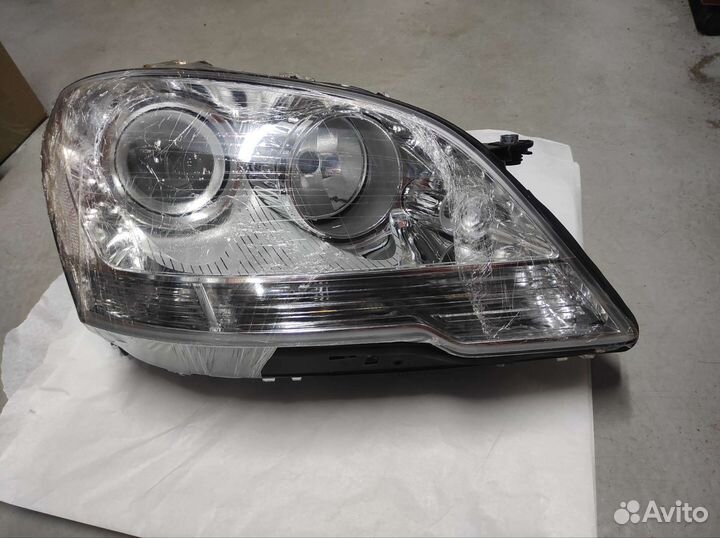 Фара правая линзованная с мотором Mercedes ML164