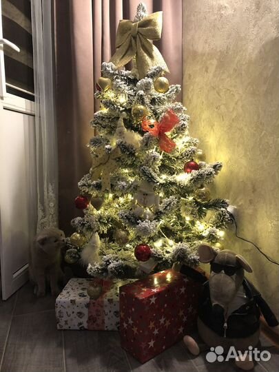 Елка искусственная заснеженная