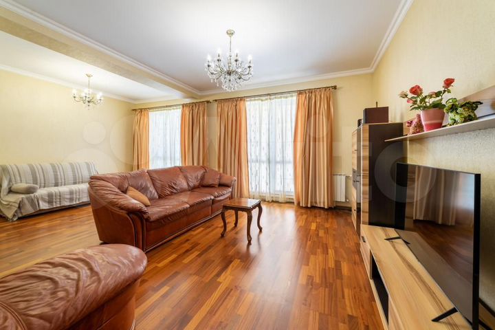 Коттедж 340 м² на участке 3 сот.