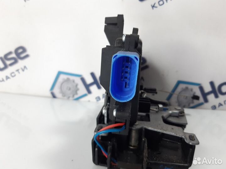 Замок двери задний левый Volkswagen Golf 6 1.4 TSI