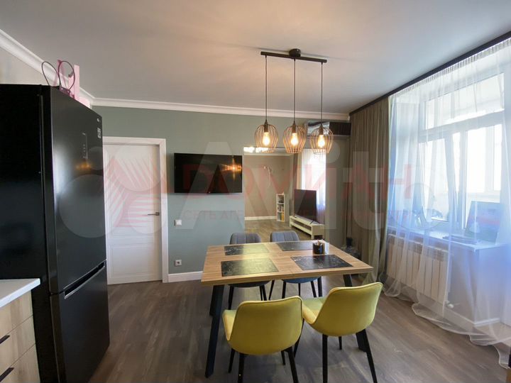 3-к. квартира, 90 м², 15/22 эт.