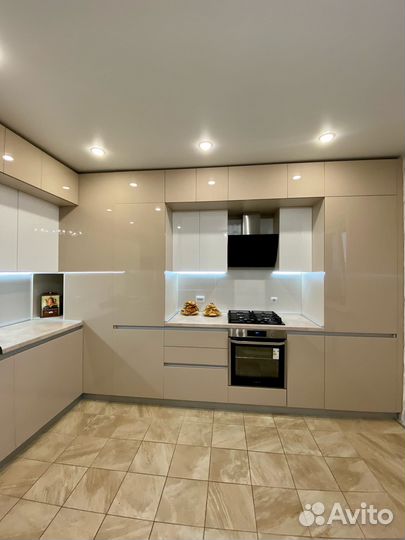 Угловая кухня на заказ. Производство