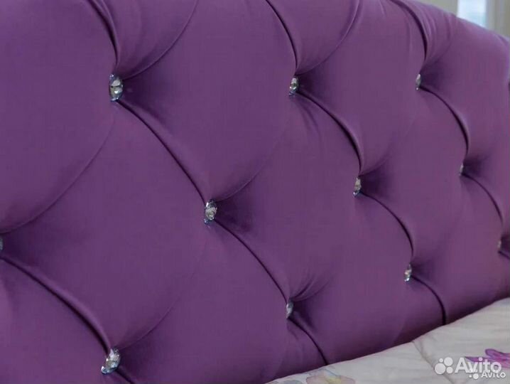 Детская кровать софа с каретной стяжкой Стразы