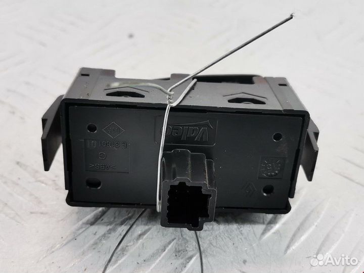 Кнопка аварийной сигнализации Dacia Logan 2 2015