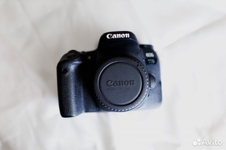 Зеркальный фотоаппарат Canon 77D