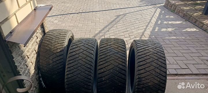 Goodyear Ultragrip Ice Arctic 225/45 R18 и 245/40 R18 97T