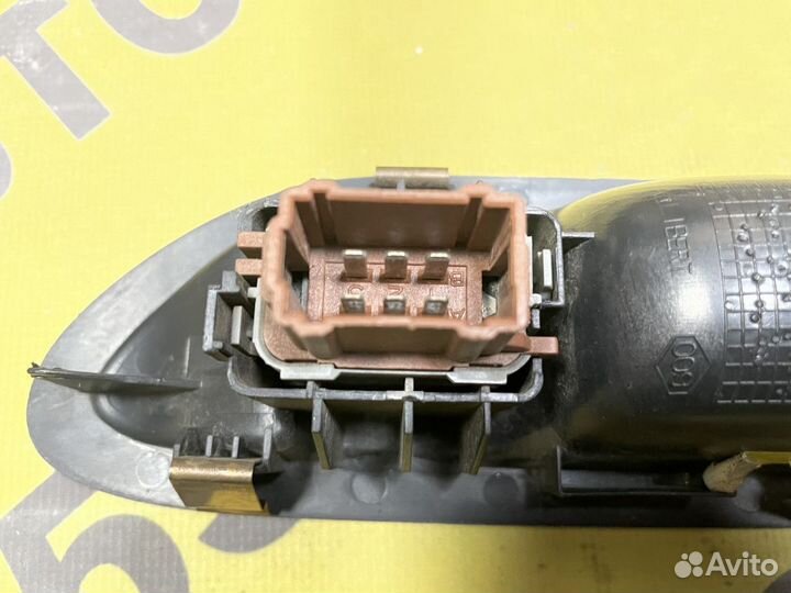 Кнопка стеклоподъемника зп Renault Laguna 2