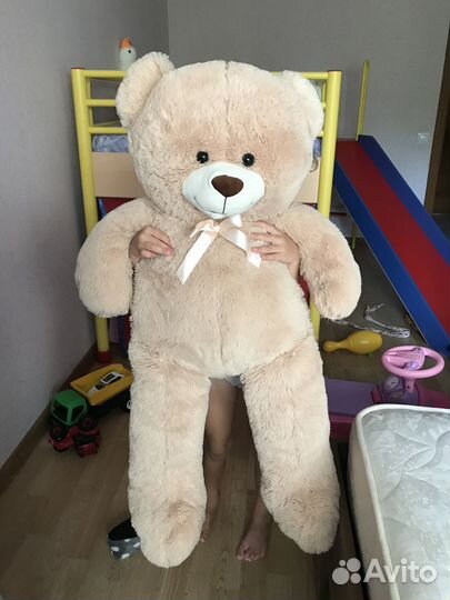 Большой плюшевый мишка